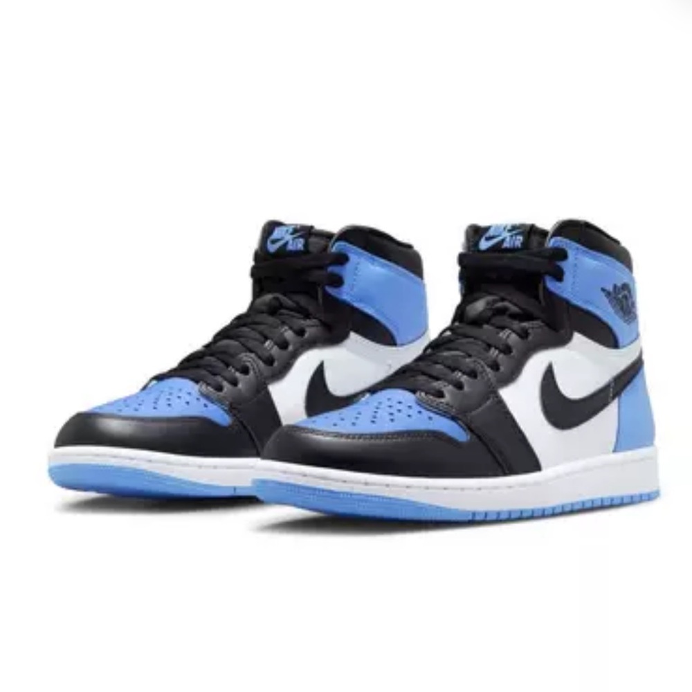 Air Jordan 1 Retro High OG in University Blue / White / Black